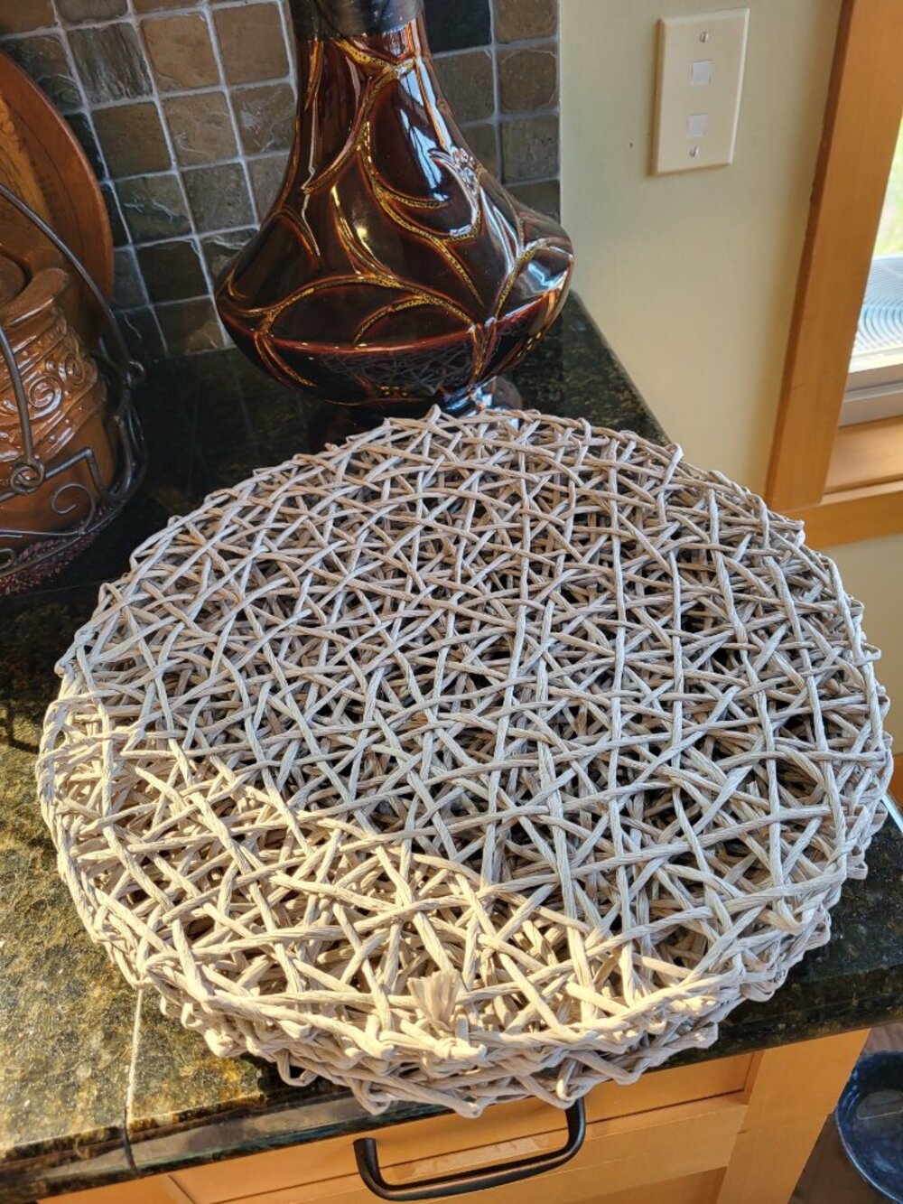 8 Unique Gray Straw-like Placemats - NWOT - 14.5 inch round